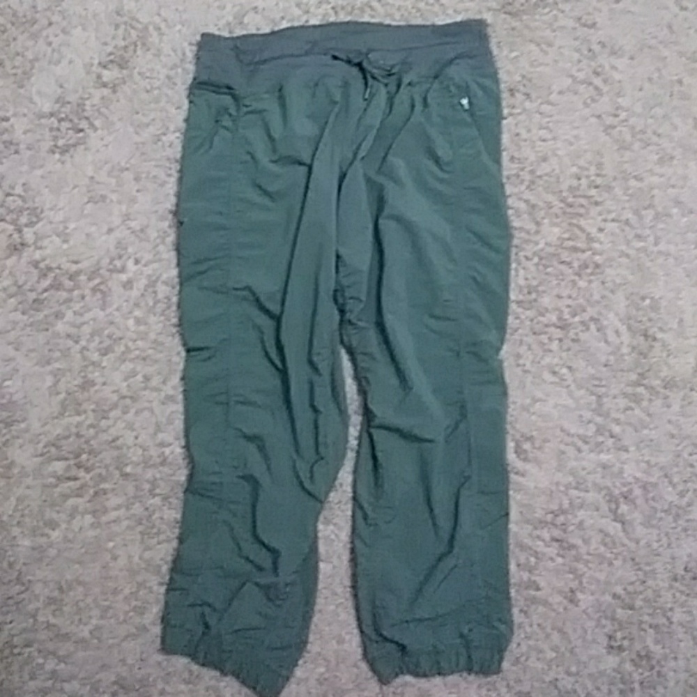 Capri cargo pants